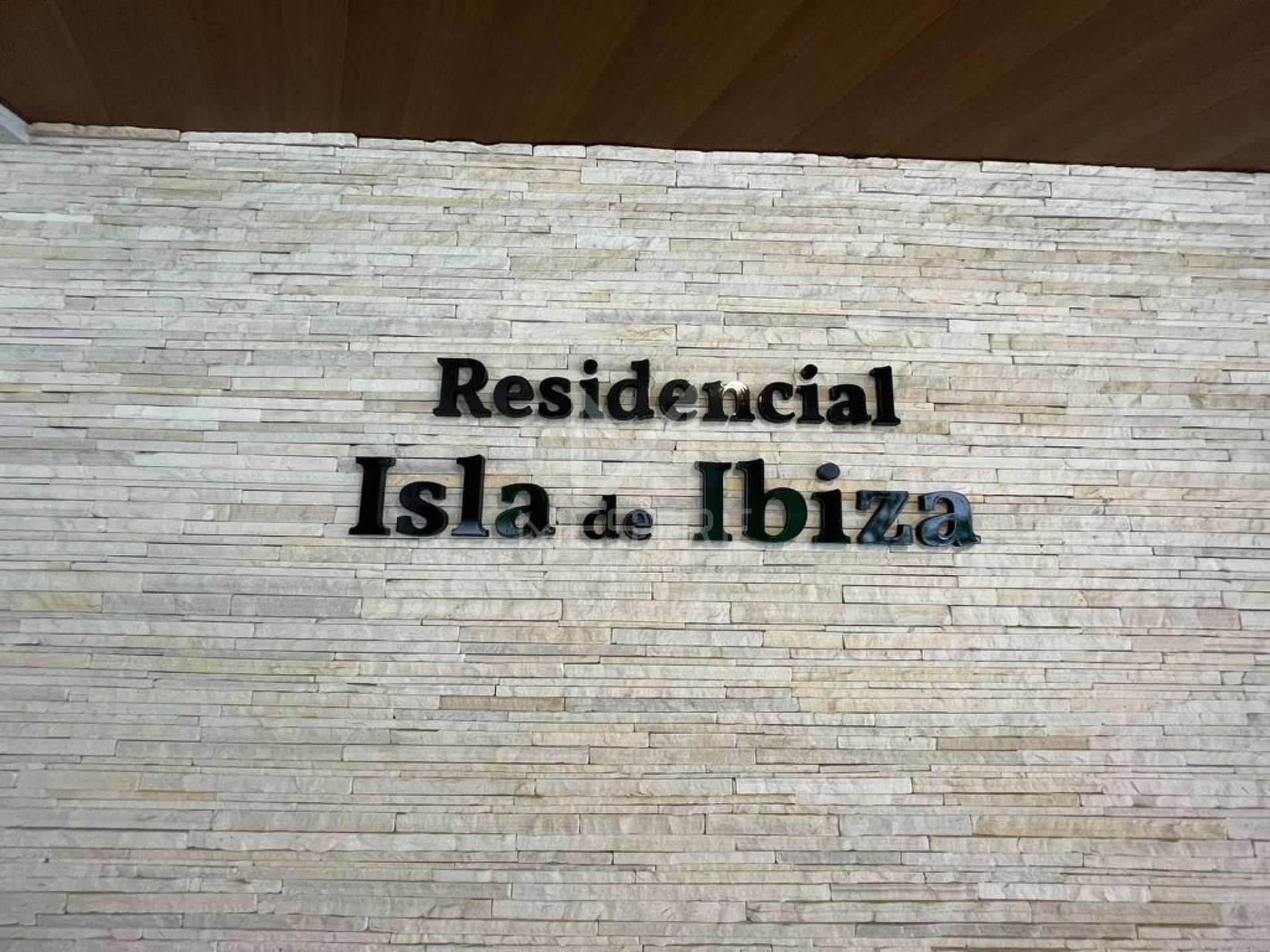 APARTAMENTO COM 04 DORMITÓRIOS NO CORAÇÃO DE ITAPEMA