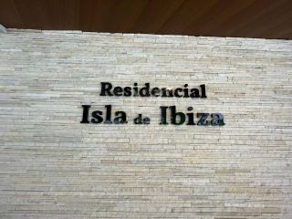 APARTAMENTO COM 04 DORMITÓRIOS NO CORAÇÃO DE ITAPEMA