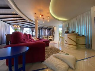 APARTAMENTO COM 04 DORMITÓRIOS NO CORAÇÃO DE ITAPEMA