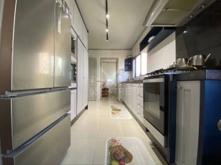 APARTAMENTO COM 04 DORMITÓRIOS NO CORAÇÃO DE ITAPEMA