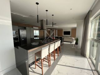 APARTAMENTO DE ALTO PADRÃO MOBILIADO EM MEIA PRAIA
