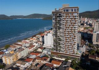 Andar alto a poucos passos do mar!