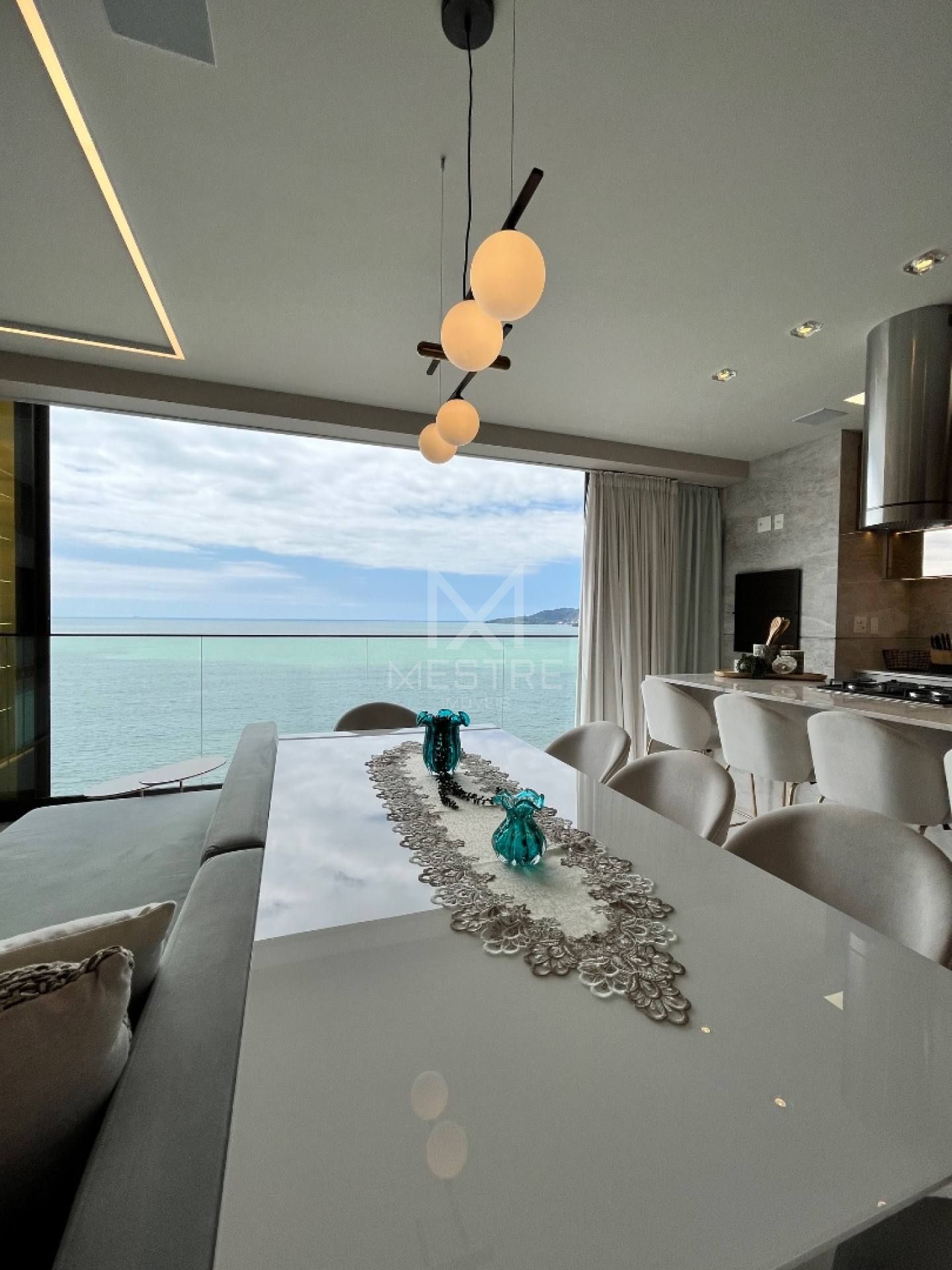 Vista definitiva para lagoa e mar