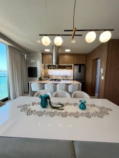 Vista definitiva para lagoa e mar