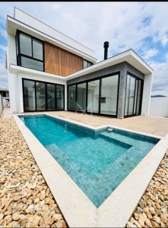 CASA  ALTO PADRÃO 03 SUÍTES