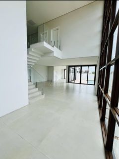 CASA  ALTO PADRÃO 03 SUÍTES