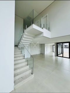 CASA  ALTO PADRÃO 03 SUÍTES