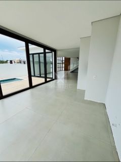 CASA  ALTO PADRÃO 03 SUÍTES