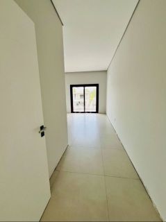 CASA  ALTO PADRÃO 03 SUÍTES