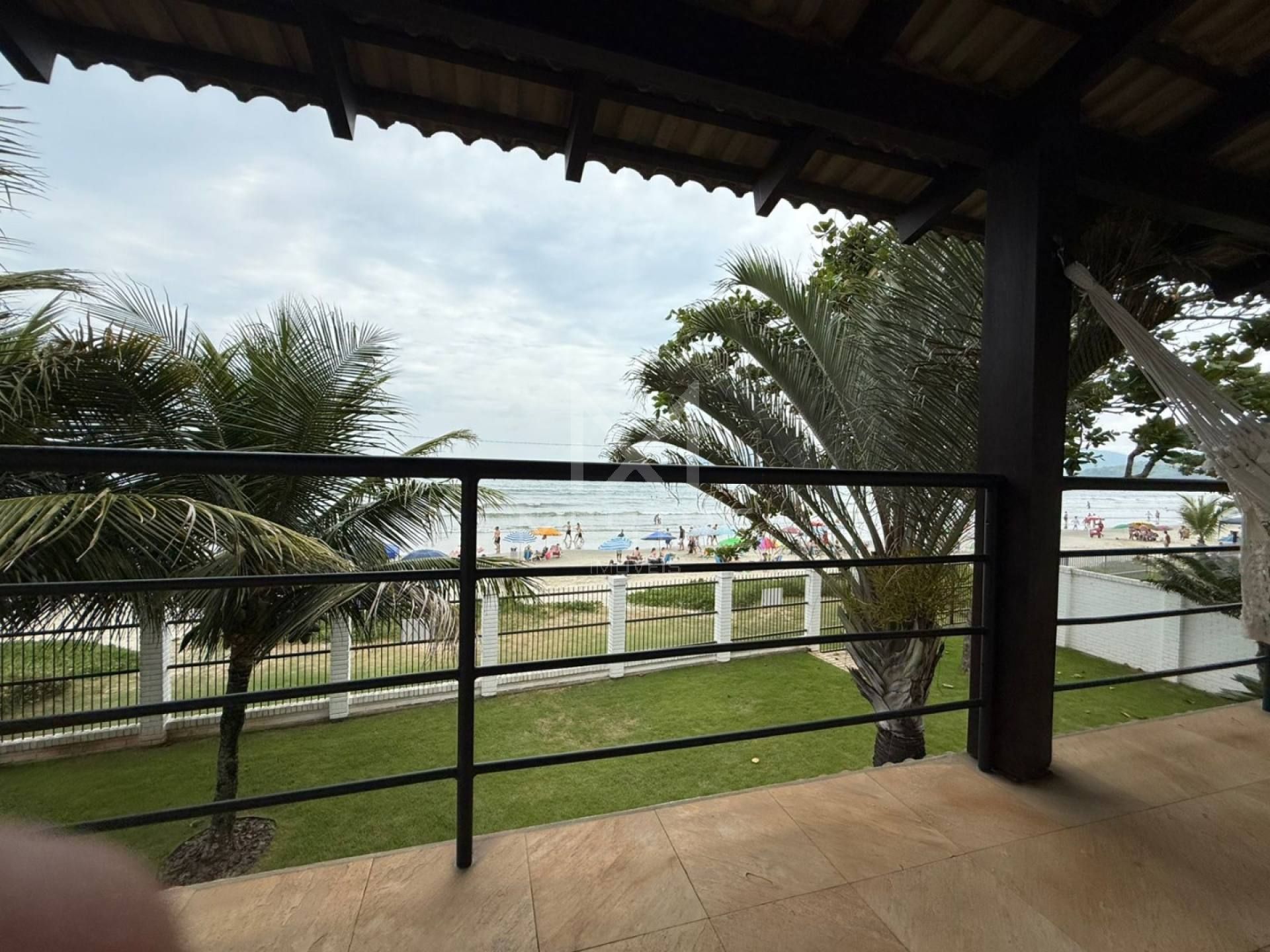 CASA  ALTO PADRÃO FRENTE MAR