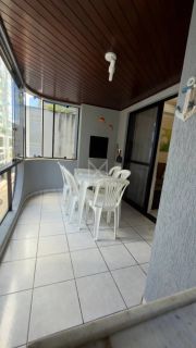 APARTAMENTO Á 100 METROS DO MAR NO CENTRO DE ITAPEMA