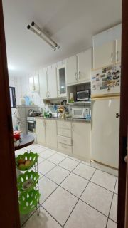 APARTAMENTO Á 100 METROS DO MAR NO CENTRO DE ITAPEMA