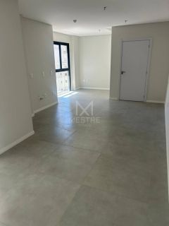 FLAT QUADRA MAR DISPONÍVEL À VENDA NA MEIA PRAIA