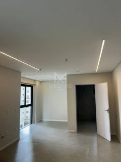 FLAT QUADRA MAR DISPONÍVEL À VENDA NA MEIA PRAIA