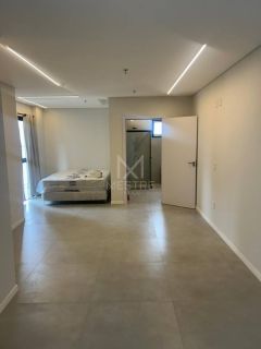 FLAT QUADRA MAR DISPONÍVEL À VENDA NA MEIA PRAIA