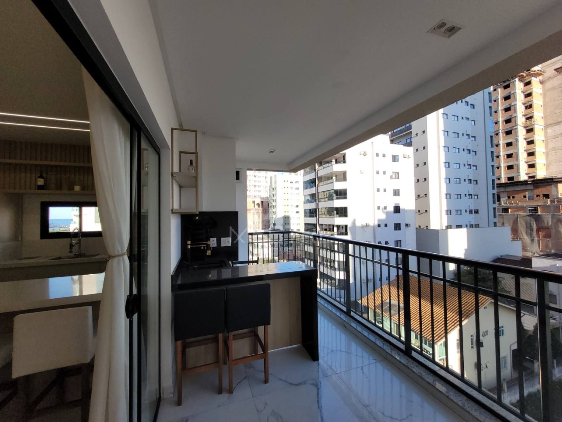 APARTAMENTO NO CENTRO DE ITAPEMA Á 200 METROS DO MAR
