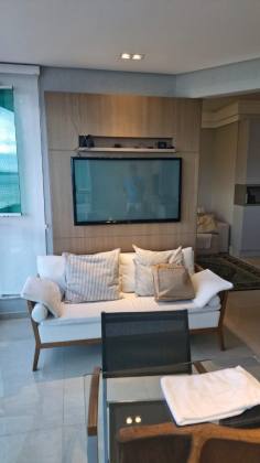 APARTAMENTO QUADRA MAR MOBILIADO COM 03 SUÍTES À VENDA NA MEIA PRAIA