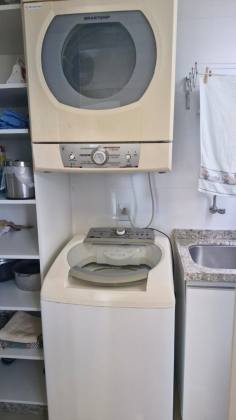 APARTAMENTO QUADRA MAR MOBILIADO COM 03 SUÍTES À VENDA NA MEIA PRAIA