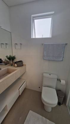 APARTAMENTO QUADRA MAR MOBILIADO COM 03 SUÍTES À VENDA NA MEIA PRAIA