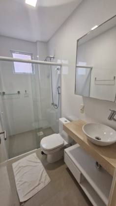 APARTAMENTO QUADRA MAR MOBILIADO COM 03 SUÍTES À VENDA NA MEIA PRAIA