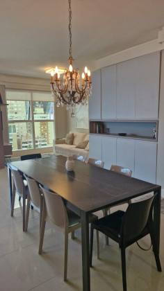 APARTAMENTO QUADRA MAR MOBILIADO COM 03 SUÍTES À VENDA NA MEIA PRAIA