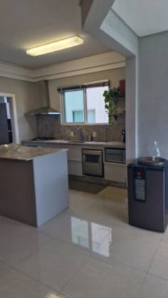 APARTAMENTO QUADRA MAR MOBILIADO COM 03 SUÍTES À VENDA NA MEIA PRAIA