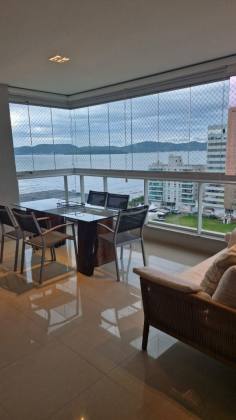 APARTAMENTO QUADRA MAR MOBILIADO COM 03 SUÍTES À VENDA NA MEIA PRAIA