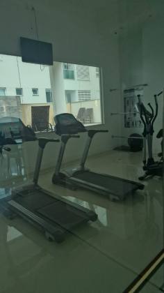 APARTAMENTO QUADRA MAR MOBILIADO COM 03 SUÍTES À VENDA NA MEIA PRAIA