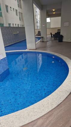 APARTAMENTO QUADRA MAR MOBILIADO COM 03 SUÍTES À VENDA NA MEIA PRAIA