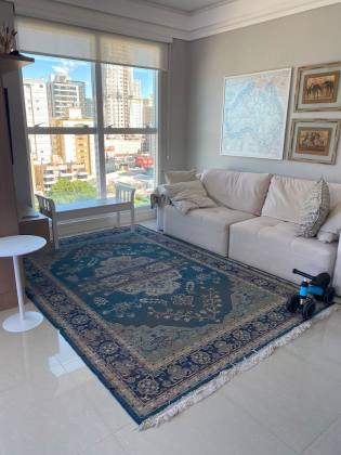 APARTAMENTO QUADRA MAR MOBILIADO COM 03 SUÍTES À VENDA NA MEIA PRAIA