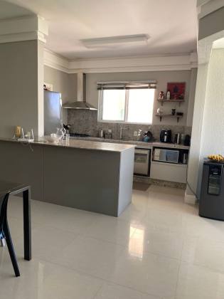 APARTAMENTO QUADRA MAR MOBILIADO COM 03 SUÍTES À VENDA NA MEIA PRAIA