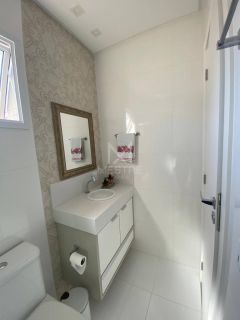 COBERTURA COM VISTA MAR À VENDA NO CENTRO DE ITAPEMA