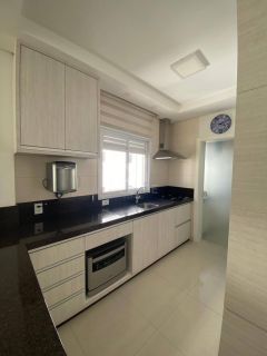 COBERTURA COM VISTA MAR À VENDA NO CENTRO DE ITAPEMA