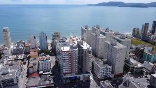 APARTAMENTO QUADRA MAR COM COM 04 SUÍTES À VENDA NA MEIA PRAIA