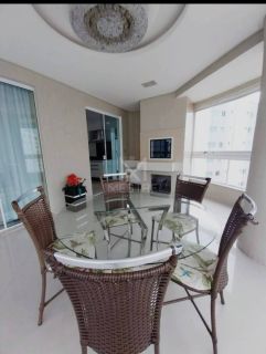 APARTAMENTO QUADRA MAR COM COM 04 SUÍTES À VENDA NA MEIA PRAIA