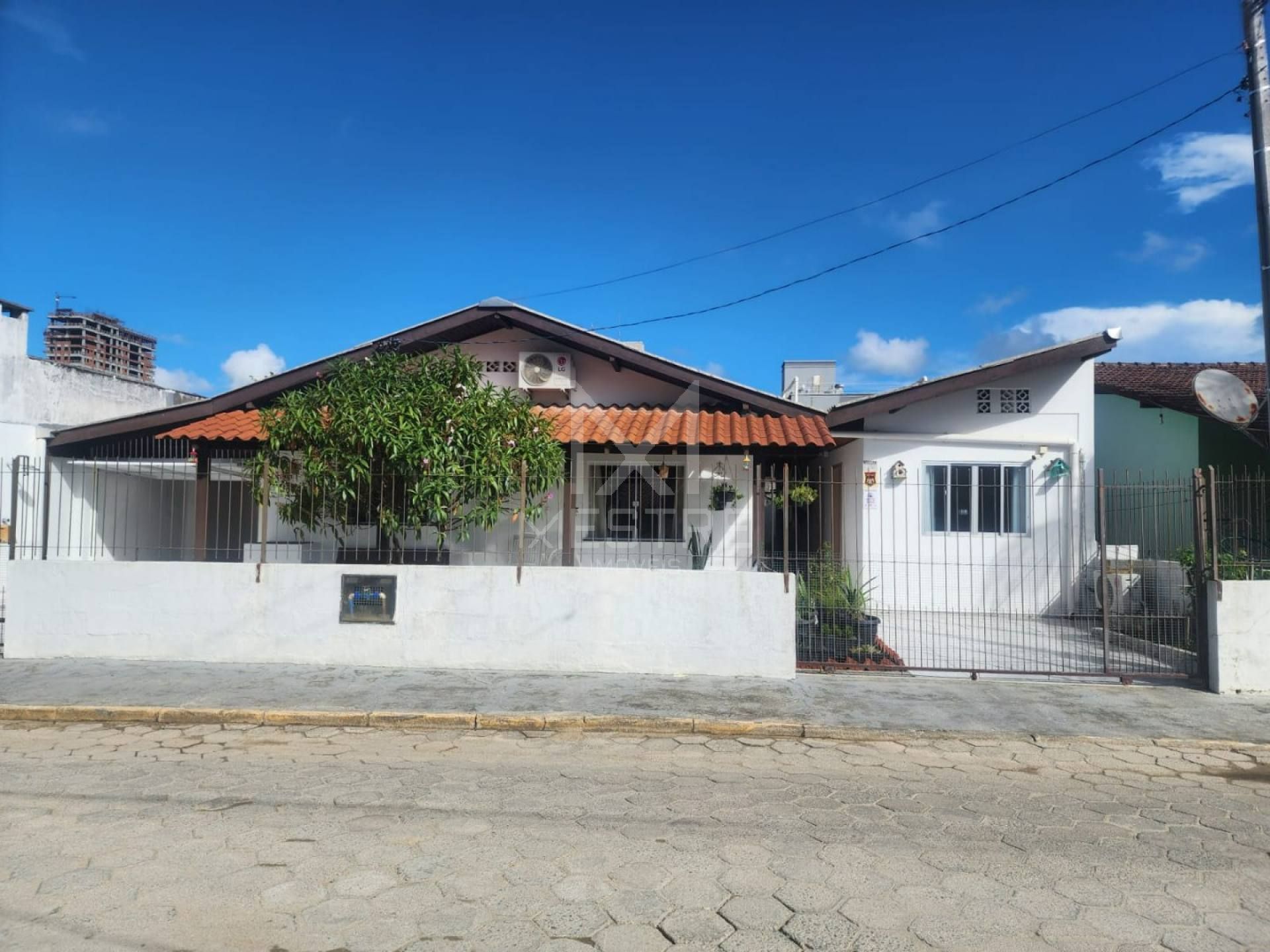 CASA A 400 METROS DO MAR À VENDA EM BAL. PEREQUÊ