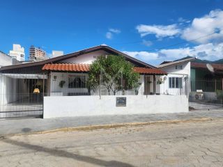 CASA A 400 METROS DO MAR À VENDA EM BAL. PEREQUÊ