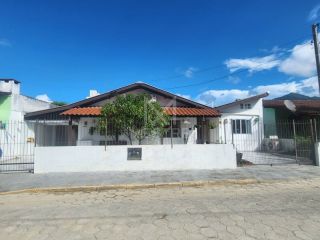 CASA A 400 METROS DO MAR À VENDA EM BAL. PEREQUÊ