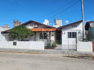 CASA A 400 METROS DO MAR À VENDA EM BAL. PEREQUÊ