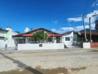 CASA A 400 METROS DO MAR À VENDA EM BAL. PEREQUÊ