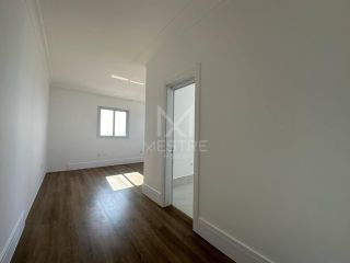 APARTAMENTO ALTO PADRÃO QUADRA MAR COM 04 SUÍTES À VENDA NA MEIA PRAIA