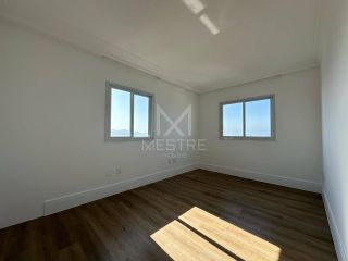 APARTAMENTO ALTO PADRÃO QUADRA MAR COM 04 SUÍTES À VENDA NA MEIA PRAIA