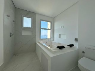 APARTAMENTO ALTO PADRÃO QUADRA MAR COM 04 SUÍTES À VENDA NA MEIA PRAIA