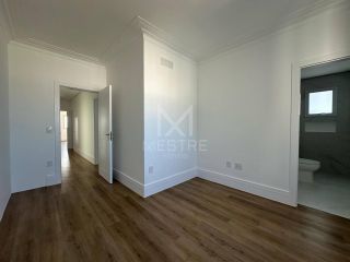 APARTAMENTO ALTO PADRÃO QUADRA MAR COM 04 SUÍTES À VENDA NA MEIA PRAIA