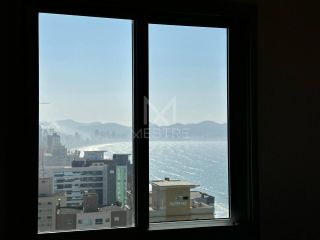 APARTAMENTO ALTO PADRÃO QUADRA MAR COM 04 SUÍTES À VENDA NA MEIA PRAIA