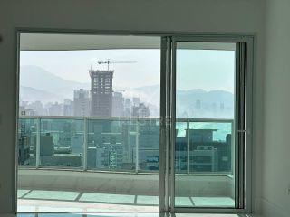 APARTAMENTO ALTO PADRÃO QUADRA MAR COM 04 SUÍTES À VENDA NA MEIA PRAIA