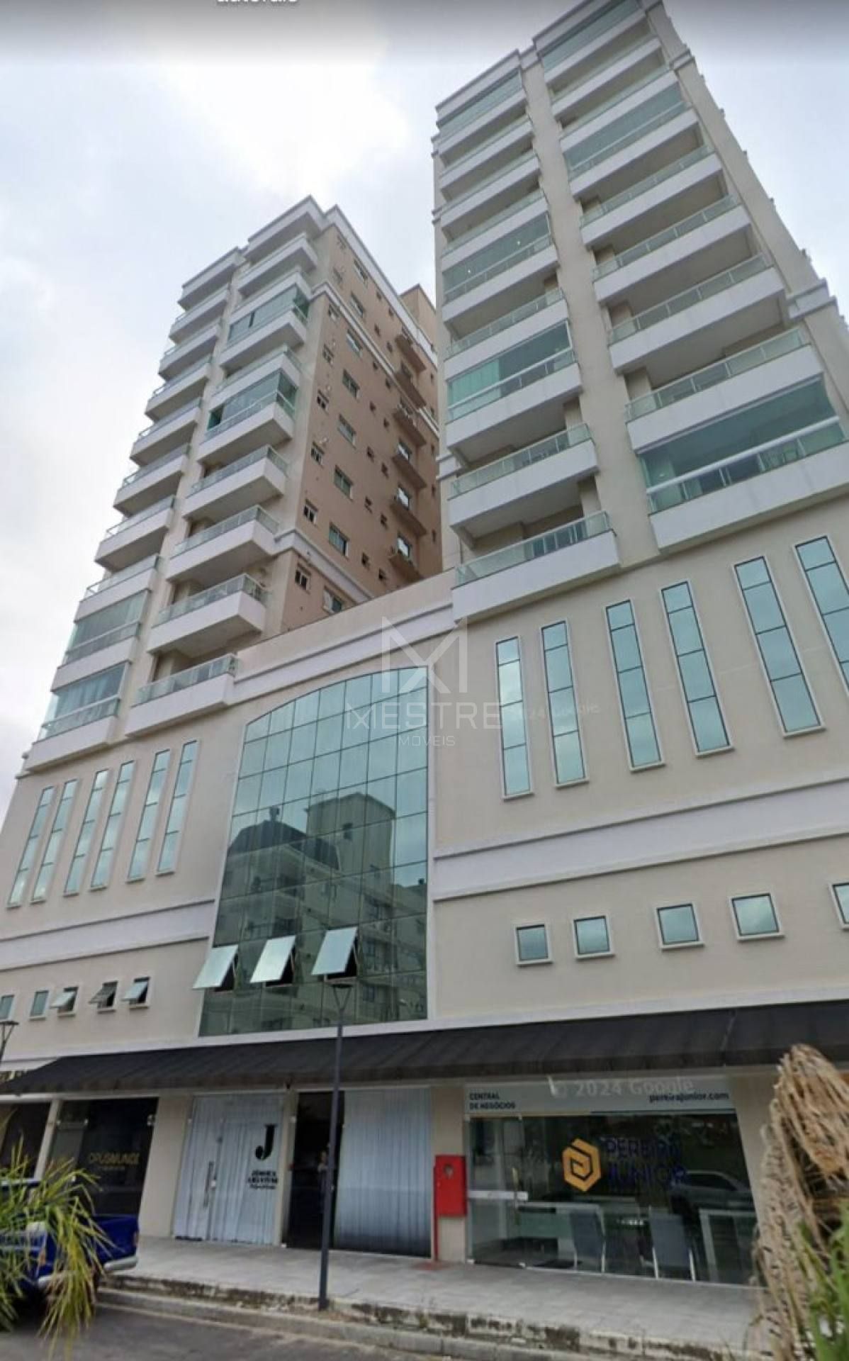 APARTAMENTO MOBILIADO COM  02 SUÍTES À VENDA EM BAL. PEREQUÊ