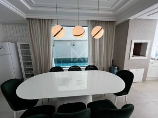 APARTAMENTO MOBILIADO COM 03 SUÍTES Á VENDA NA MEIA PRAIA