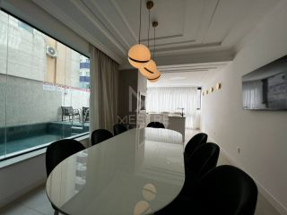 APARTAMENTO MOBILIADO COM 03 SUÍTES Á VENDA NA MEIA PRAIA