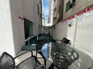 APARTAMENTO MOBILIADO COM 03 SUÍTES Á VENDA NA MEIA PRAIA